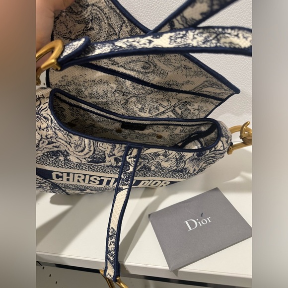 Christian Dior Canvas Embroidered Toile de Jouy Saddle shoulder Bag Blue - Picture 3 of 13